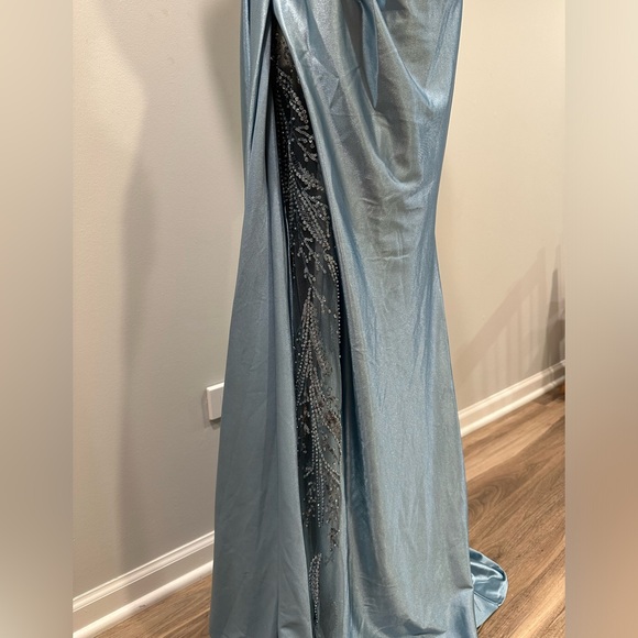 Stunning mother of the bride•special occasion •prom gown. NWT size 6. - Picture 6 of 7